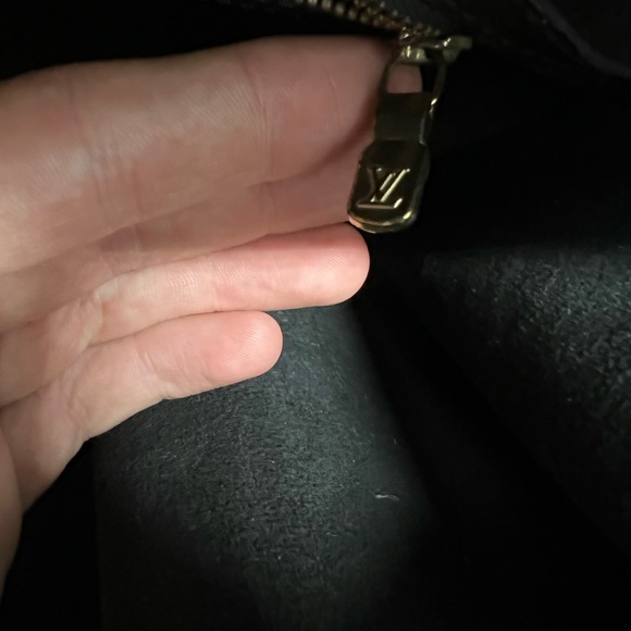 Louis Vuitton Epi note draw string - Picture 10 of 12